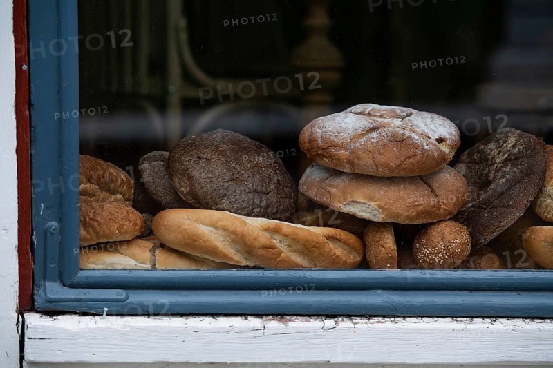 Fresh bread, display, shop window, bakery, Borgå, Porvoo, Finland