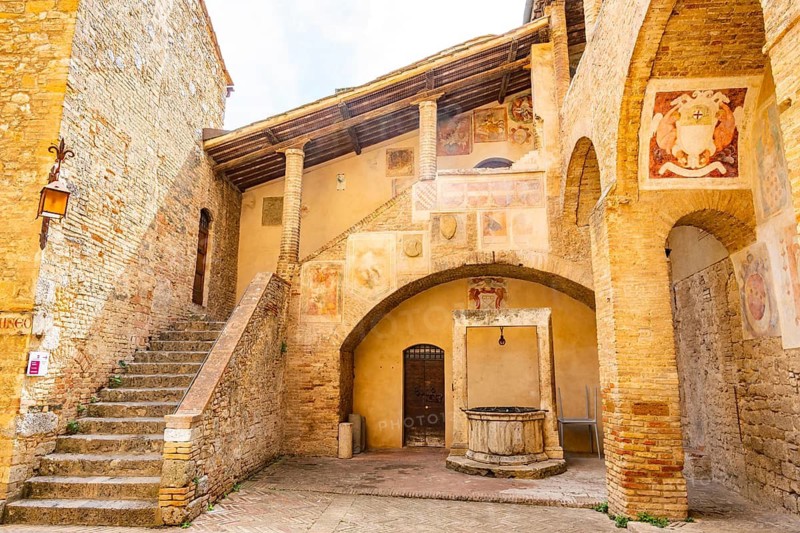 Old town with historic buildings at San Gimignano on a sunny day, Tuscany, UNESCO World Heritage, Italy, Europe, Europe