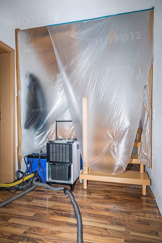 Thermal partition and dust protection wall with film in the hallway when drying screed and buildings with drying devices