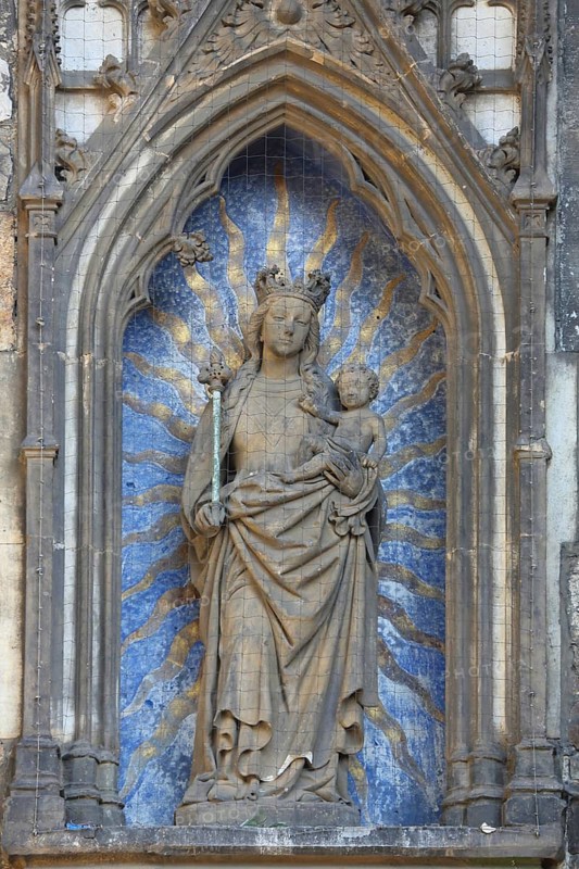 Madonna figure at Ponttor, Madonna with baby Jesus, stone figure, Ponttor, old town, Aachen, Eifel, North Rhine-Westphalia, Germany
