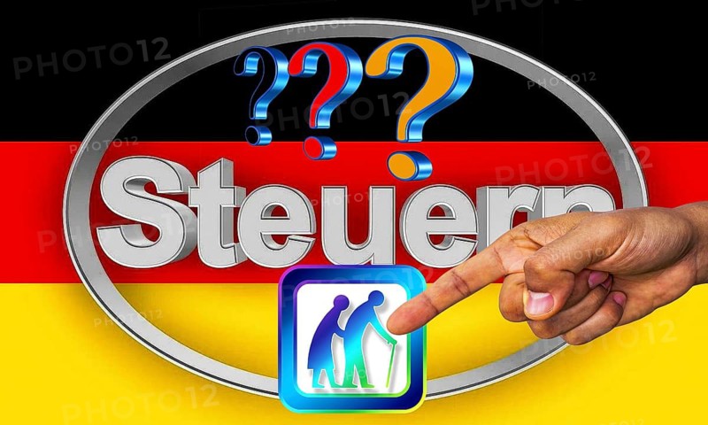 Symbolic image, pensioner, tax system Germany, pension taxation, unfair, rip-off, incomprehension, double taxation, tax burden, multiple taxation, frustration reactions, tax authorities, Ministry of Justice, Federal Government, Federal Republic of Germany, EU law, poverty in old age