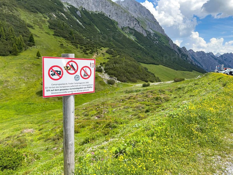 Camping ban sign, Hahntennjoch, Tyrol, Austria