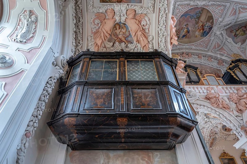 Prince's lodge in a side altar of the parish church of the Assumption of Mary, 17th century Baroque architecture, Garsten, Upper Austria