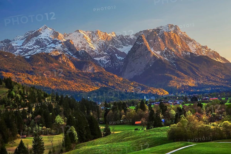 Philosophenweg with the Zugspitze Group 2962m at sunset in spring, Farchant near Garmisch-Partenkirchen, Loisachtal, Werdenfelser Land, Upper Bavaria, Bavaria, Germany
