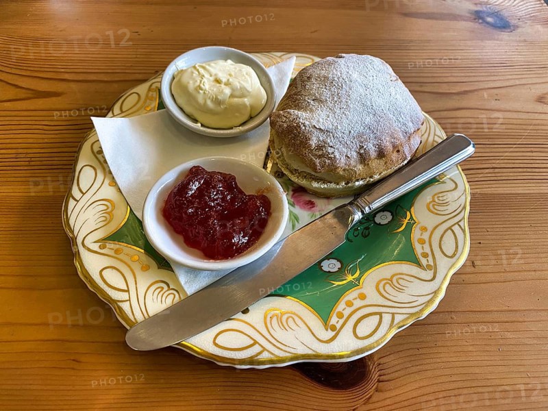 Cream tea with scones, clotted cream, jam, strawberry jam, on a plate, food, London, Great Britain, Great Britain