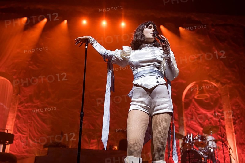Abigail Morris, singer of The Last Dinner Party live at the Berlin velodrome on 22.02.2026