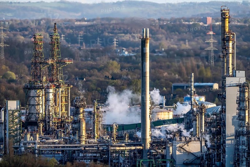 Ruhr Oel GmbH, BP Gelsenkirchen Refinery, in GE-Horst, production of products from mineral oil, Aral, gasoline, diesel, kerosene, Gelsenkirchen, North Rhine-Westphalia, Germany