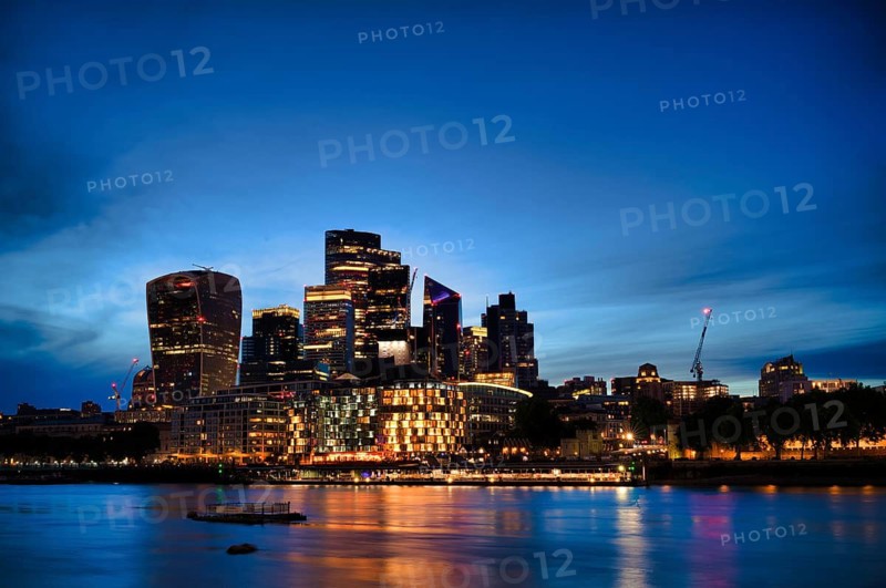 Night view, river themes, skyline behind, financial district, business district, financial district, financial district, high-rise walkie talkie, The City of London, blue hour, London, England, Great Britain, Great Britain