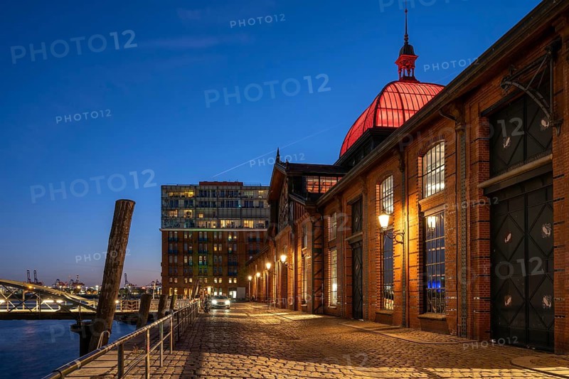 Altona Fish Auction Hall (fish market) at the Blue Hour on the Elbe, Altona St. Pauli, Hamburg, Germany