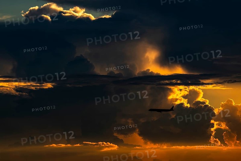 Storm clouds aircraft Vietnam Airlines Airbus A321-200, Bangkok, Thailand