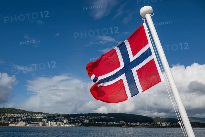 Norwegian flag blowing in the wind, Ålesund or Alesund, Møre og Romsdal Fylke, Norway