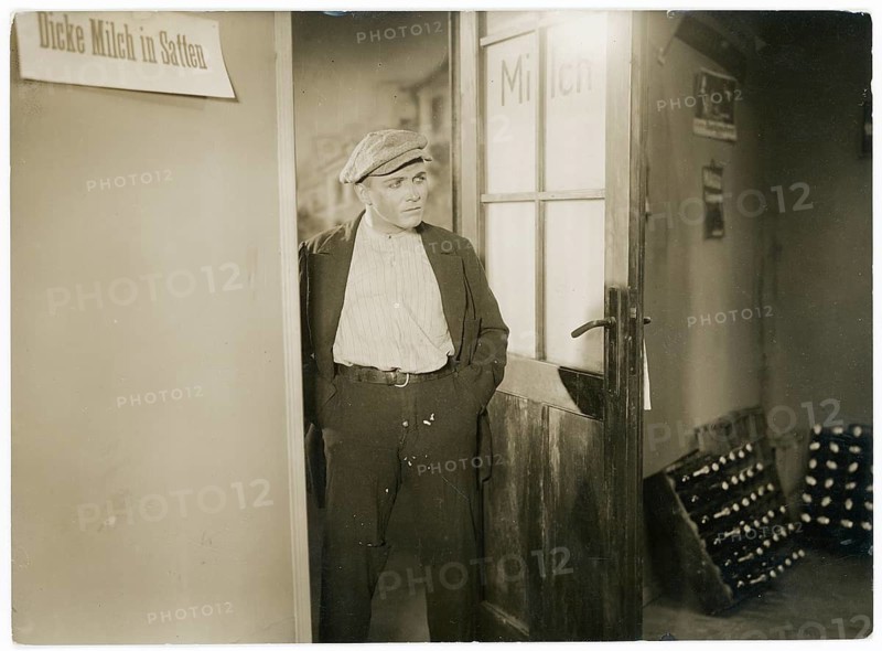 Jud Süß, UFA, German, NS propaganda film, 1940, anti-Semitic, hate film, defamation, Jewish banker Süß-Oppenheimer, sign thick milk in satten, symbol of, innocent, healthy, German farming and cultural life, Veit Harlan, actor, man in work clothes standing in a door opening with crates of drinks in the background