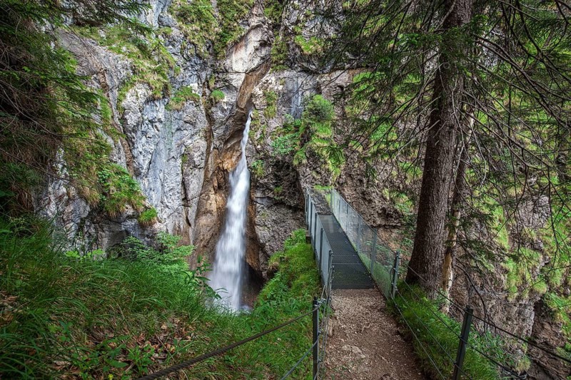 Waterfall in Hölltobel, with viewing platform, near Gerstruben, Dietersbachtal, Oberstdorf, Oberallgäu, Allgäu, Bavaria, Germany