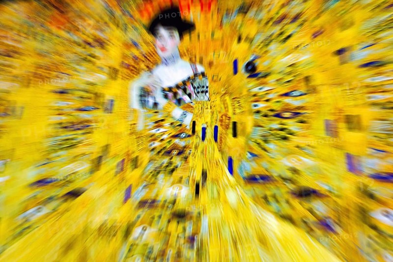 Portrait of Adele Bloch-farmer I, immersive exhibition, digital art, famous paintings, colorful projections on walls, yellow, paintings by Gustav Klimt, dynamic motion blur, art museum, Port des Lumieres, Westfield Überseequartier, Hafencity, Hamburg, Germany