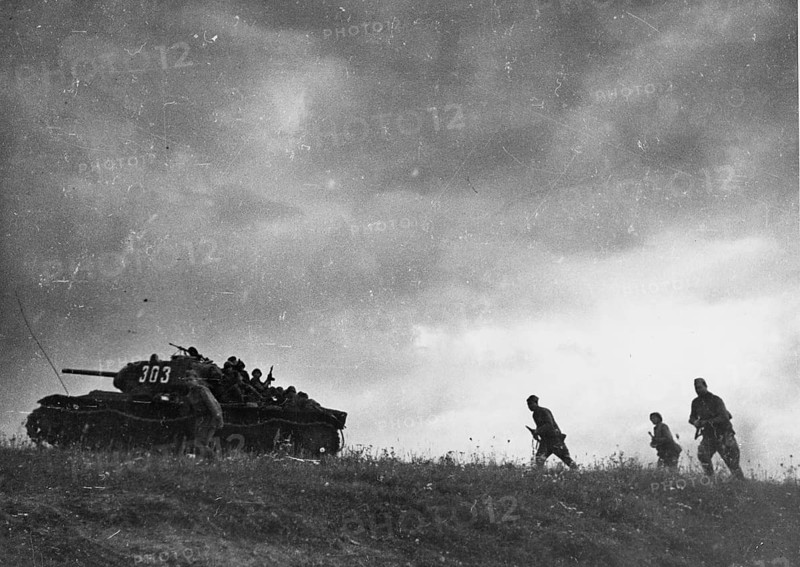 On the front line near Kerch, Crimea, spring 1943 Second World War. In October 1941, the Wehrmacht conquered a large part of Crimea as part of the Barbarossa operation. Since then, the Red Army has been trying to liberate Crimea again. It wasn't until 1944 that the time had come. The main battle for Crimea began on April 8, 1944. On May 12, 1944, Crimea was liberated from German occupation