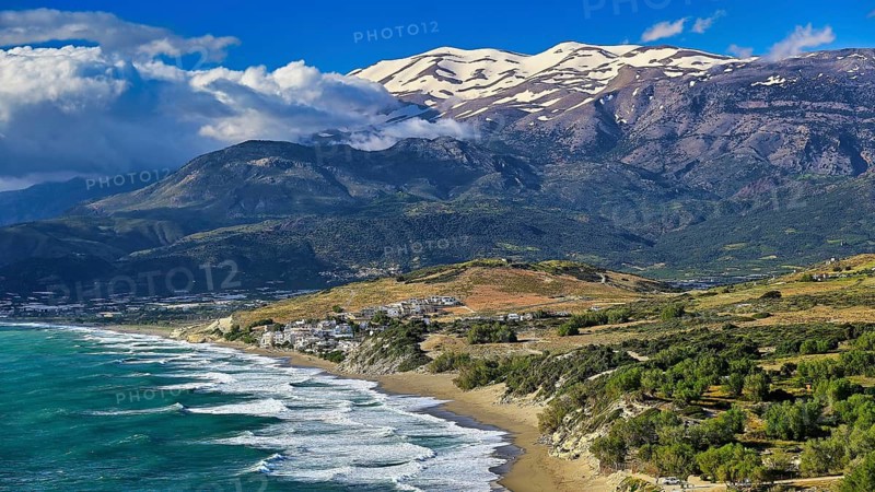 Komos Beach, impressive panoramic view of a beach, sea and snow-capped mountains, Matala, south coast, Crete, Greek Islands, Greece