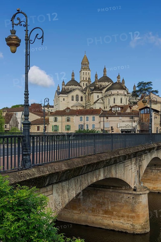 Pont des Barris with Saint-Front Cathedral in Pèrigueux, Dordogne, France