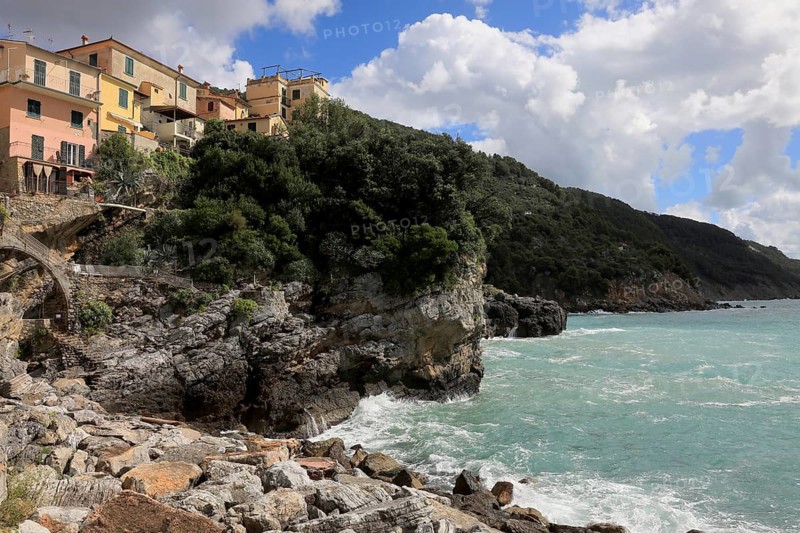 Coast on the Gulf of La Spezia, Mediterranean Sea, Tellaro, village of the municipality of Lerici and belongs to the association I Borghi Piu Belli d'Italia, The Most Beautiful Towns in Italy, Province of La Spezia, Liguria, Italy