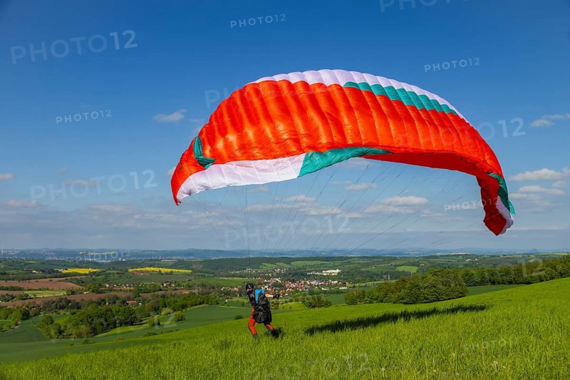 Paragliders at Quohrener Kipse, Kreischa, Saxony, Germany