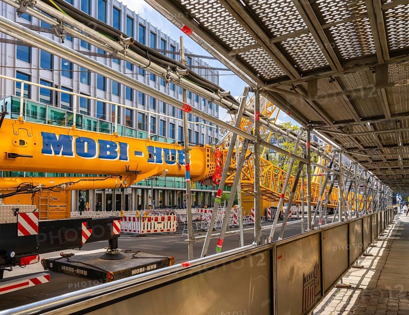 Mobi Hub, heavy construction machine with special technology setting up a crane in the narrow Schumannstraße at Agries Sorma Park, Berlin, Germany
