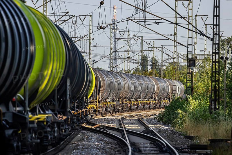 Freight train with tank car on the Schusterbahn, a bypass of Stuttgart Central Station. The route is primarily used by freight trains. Stuttgart, Baden-Württemberg, Germany