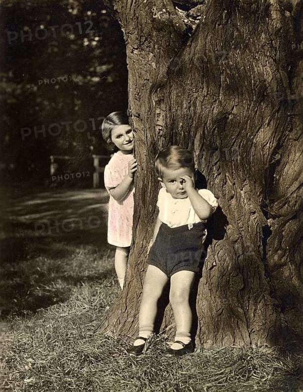Boy and girl posing at a tree, summer, siblings, historical, 1940s, Germany