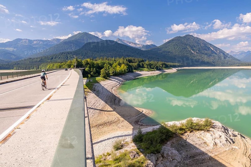 Lake, mountain lake, mountains, reflection, sunny, drought, low water, drought, climate change, bridge, road, cyclist, August 2026, Sylvenstein Dam, Sylvensteinsee, Isar, Lenggries, Bavarian Alps, Bavaria, Germany