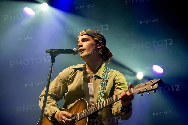 Max McNown live as part of the Cost Of Growing Up tour at Berlin's Columbiahalle on 16.06.202
