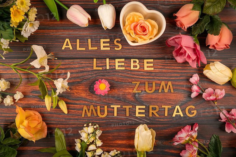 Letters on wood 'Happy Mother's Day', flower frame