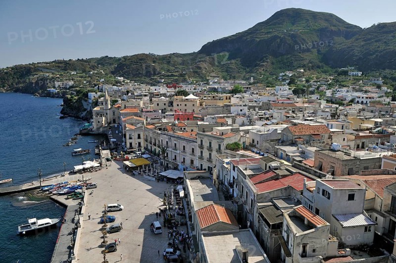 Port and old town, Lipari, Aeolian or Aeolian Islands, Sicily, Southern Italy, Italy