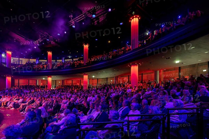 Audience, Stacey Kent, jazz singer, USA, live, 22.07.2026, ZigZag Jazz Festival, Gasometer, Berlin, Germany < english> Stacey Kent, jazz singer, USA, live, July 22, 2026, ZigZag Jazz Festival, Gasometer, Berlin, Germany