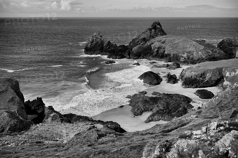 Coastal landscape, coast, rock formations, rocks, sandy beach, beach, sea, Kynance Cove, Mount's Bay, Lizard Peninsula, peninsula, black and white, Cornwall, England, Great Britain, Great Britain