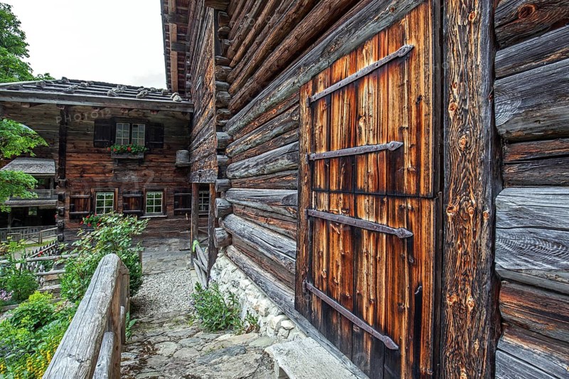 Old farmhouse, now museum, historic mountain farming village Gerstruben, in the back Marienkapelle and Höfats, Dietersbachtal, near Oberstdorf, Allgäu Alps, Oberallgäu, Allgäu, Bavaria, Germany