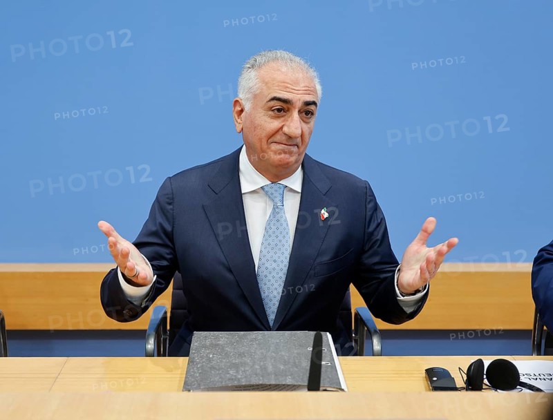 Prince Reza Pahlavi, the Iranian opposition leader, speaks during a press conference, Berlin, 23.04.2026, Berlin, Germany