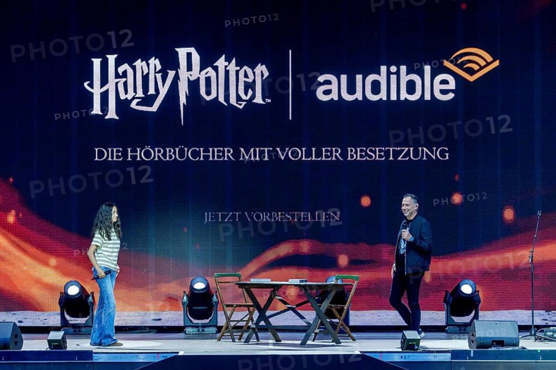 Ayla (13), winner of the 2025 reading competition, and Sebastian Fitzek at the 20th-anniversary Fitzek show at Berlin's Waldbühne on 7 August 2026