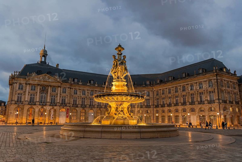 Illuminated fountain of the Three Graces on Place de la Bourse, Bordeaux, Gironde, France