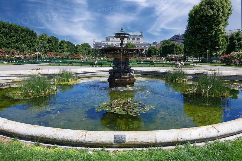 Fountain in the central area, Volksgarten, park, French-Baroque, Ringstraße, 1st district of Vienna, Innere Stadt, Vienna, Austria