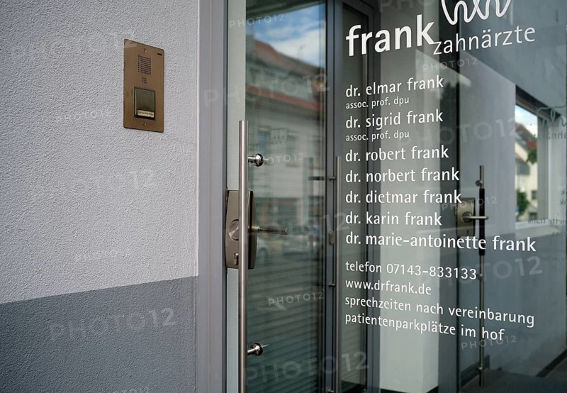 Door sign, entrance door, 7 dentists Dr. Frank, curious, Besigheim an der Enz, Baden-Württemberg, Germany