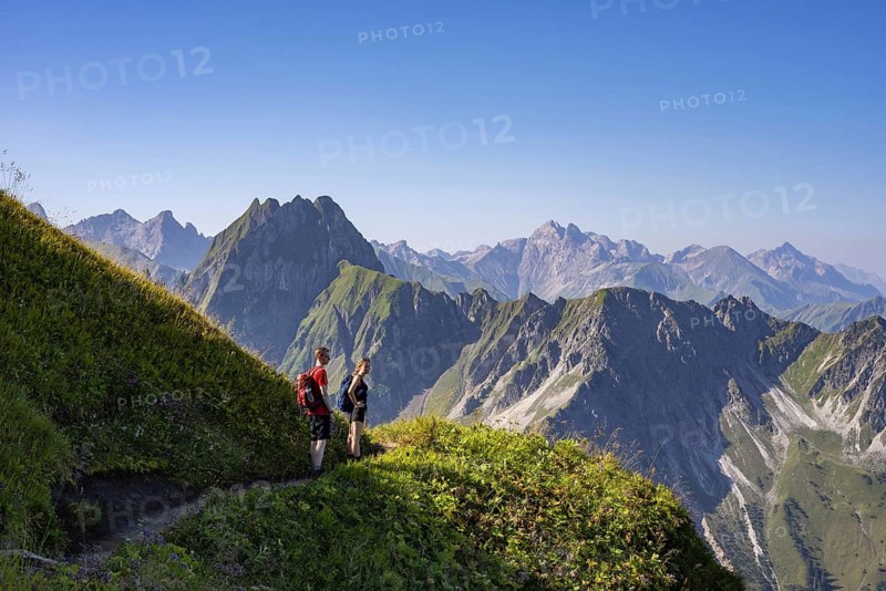 Mountain panorama from Laufbacher-Eckweg to Höfats 2259m, and Allgäu main ridge with Trettachspitze 2595m, Mädelegabel 2645m, Bockkarkopf 2609m and Hochfrottspitze 2649m, Allgäu Alps, Bavaria, Germany