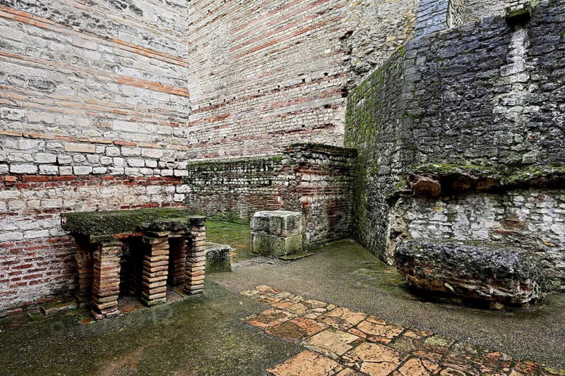 Remains of the Roman thermal baths, Thermes de Constantin, Arles, Camargue, southern France, France, UNESCO World Heritage Site