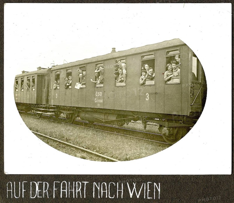 International Socialist Youth Meeting, Vienna, 1929, A train full of young people on their way to Vienna looking out the windows