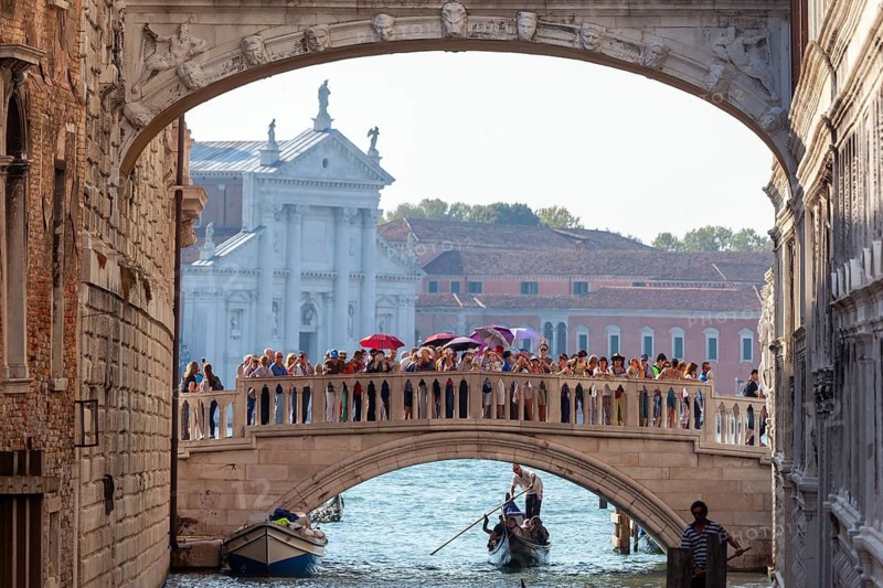 View of the Bridge of Sighs from Ponte della Paglia, Venice, Veneto, Italy