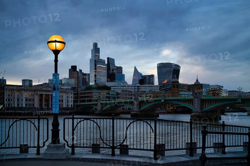 Glowing lantern in front of the river Thames, skyline, financial district, financial district, financial district, skyscraper walkie talkie, The City of London, evening mood, London, England, Great Britain, Great Britain