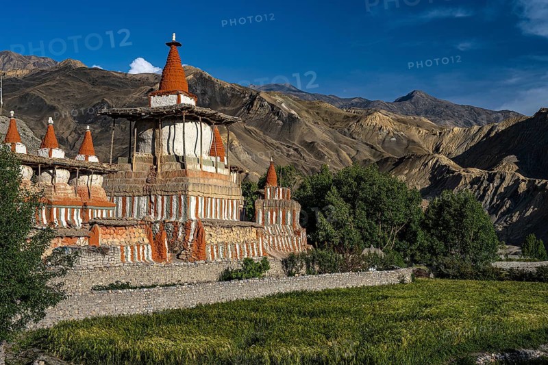 Buddhist stupas, including choirs, tangge, mustang, upper mustang, former kingdom, Himalayas, Nepal