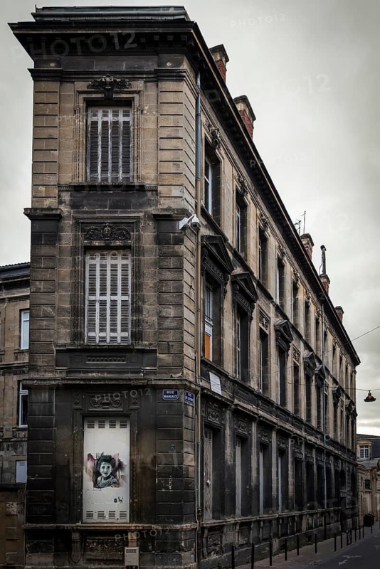 Dilapidated architecture in the old town of Bordeaux, Gironde, France