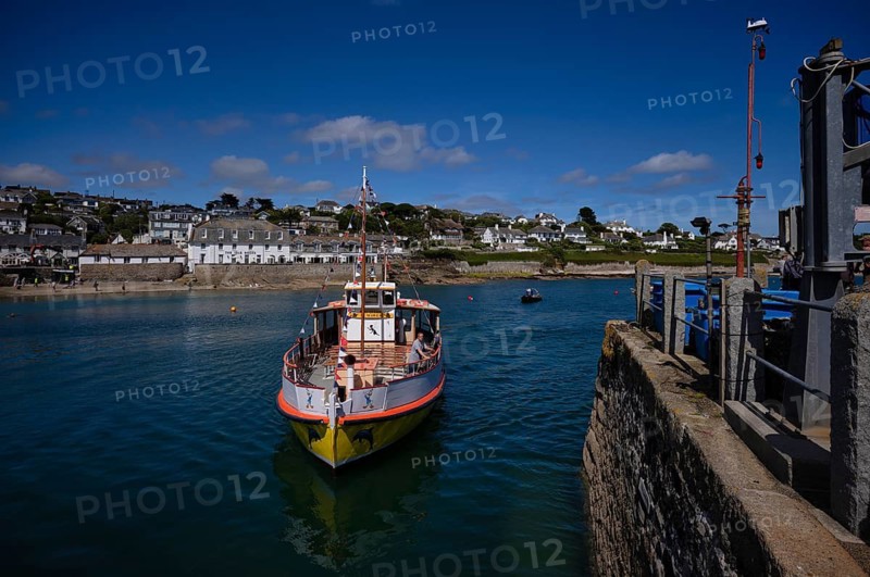 Ferry sails in harbour, in the background luxury hotel THE IDLE ROCKS, St Mawes, Cornwall, England, Great Britain, Great Britain