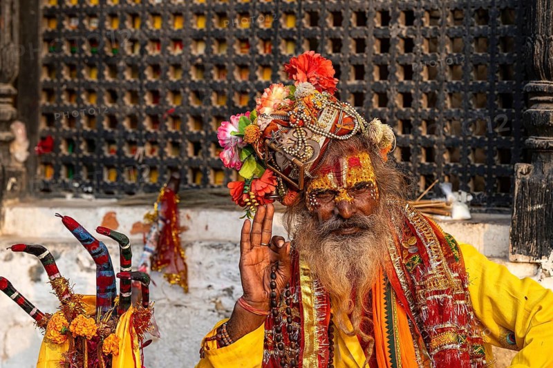 Sadhu with painted face, mendicant, wandering ascetic, holy man, Hinduism, Pashupatinath, Kathmandu, Nepal