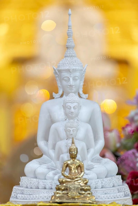 Golden Buddha (Dhyana-mudra: gesture of meditation), behind him five seated Buddhas (path to enlightenment), Buddhist temple complex Wat Phra That Sorn Kaew, Phetchabun province, Isan, Thailand
