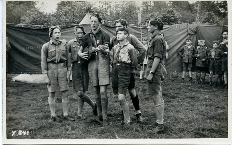 Nerother wandervogel, Waldeck Castle, wandervogel, boys' association, youth movement, Karl Fischer, persecuted and forbidden under National Socialism, group of scouts standing together in front of tents in a meadow, together, Julius Gross, around 1930