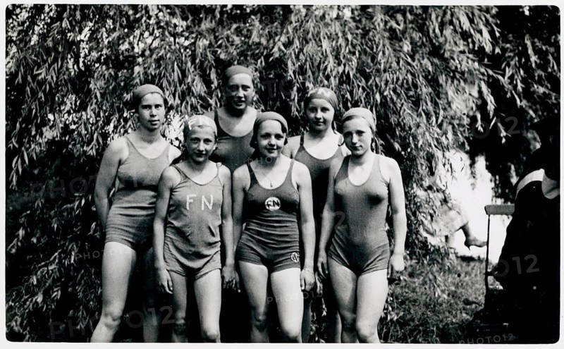 Berlin, bathing, swimwear, leisure, summer, woman, six woman in swimsuits and swim caps against a natural background